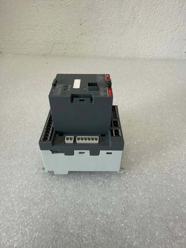 ABB 1SAJ530000R0200 UMC100.3 DC 24 V DC, ATEX, 6 DI, 4 DO, PTC input UMC100 - 5