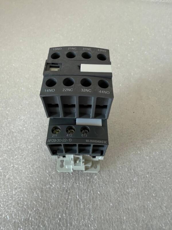 ABB AF09-30-22-13 Contactor Industrial - 1