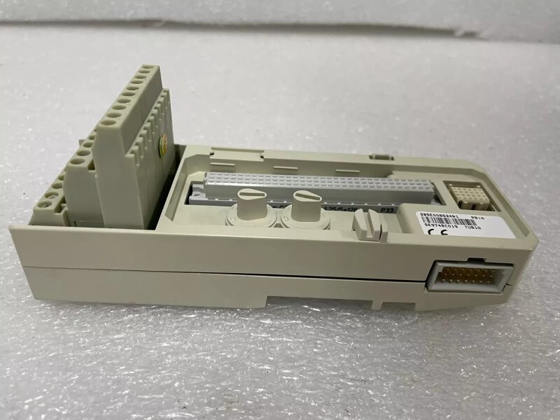 ABB U810 MTU Modul Terminare Compact 3BSE008524R1 - 1