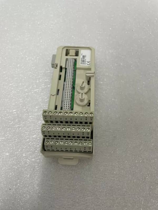 ABB U810 MTU Modul Terminare Compact 3BSE008524R1 - 3