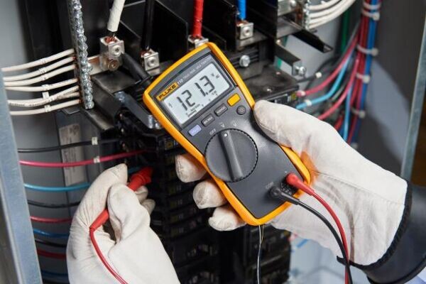 Multimetru Digital Fluke 110 True-RMS, 6000 Cifre, CAT III 600V - 5