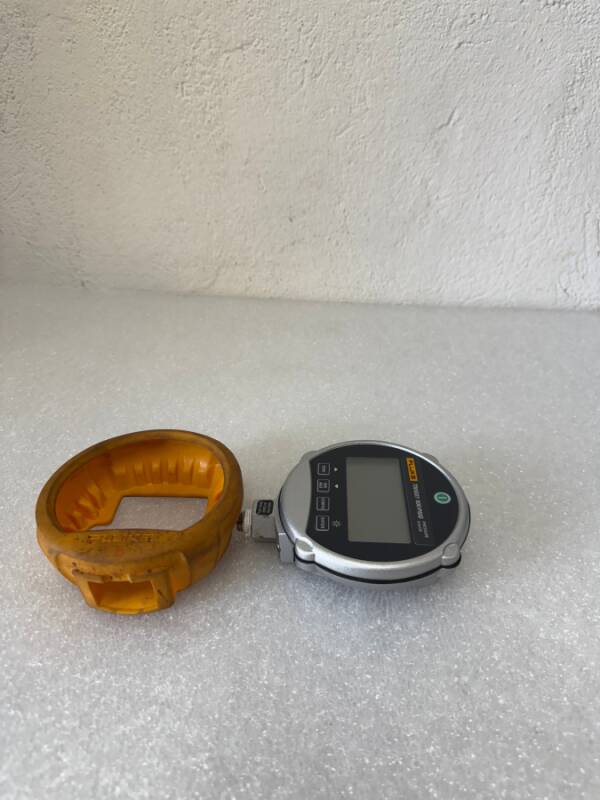 FLUKE PRESSURE GAUGE - 4