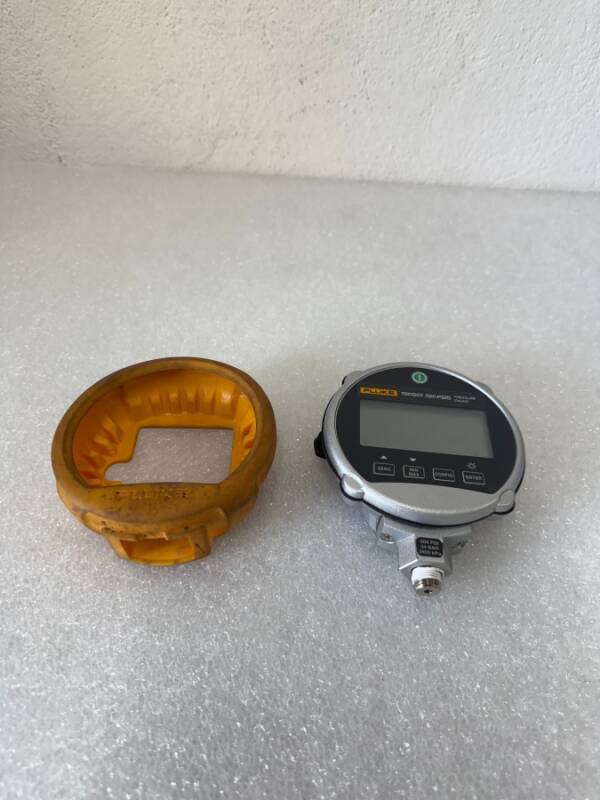FLUKE PRESSURE GAUGE - 2