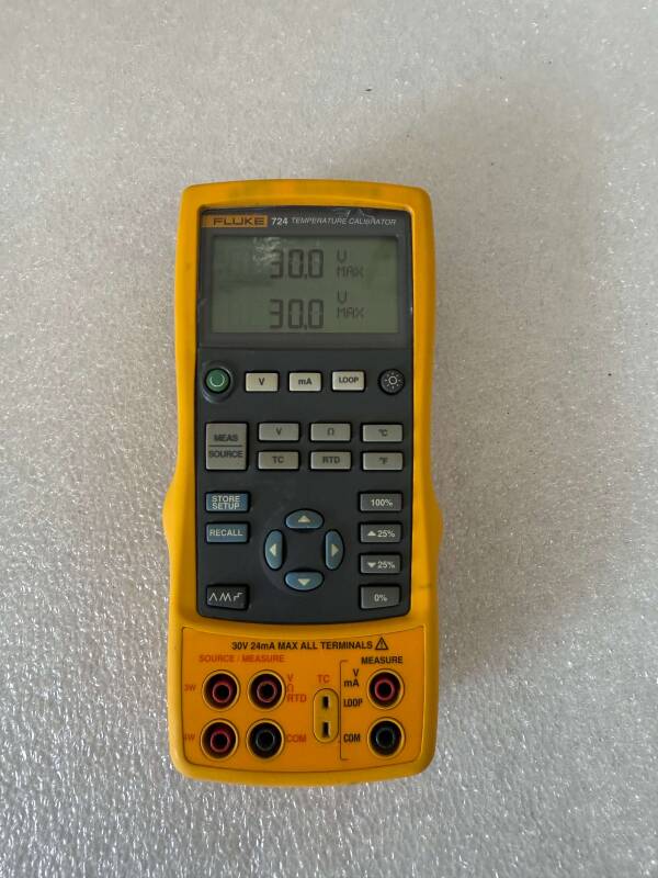FLUKE 724 TEMPERATURE CALIBRATOR - 1