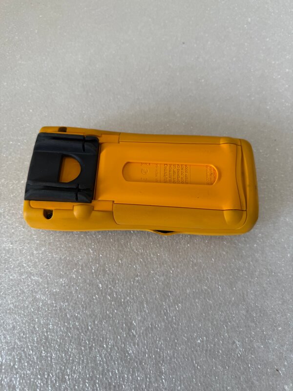 FLUKE 724 TEMPERATURE CALIBRATOR - 6