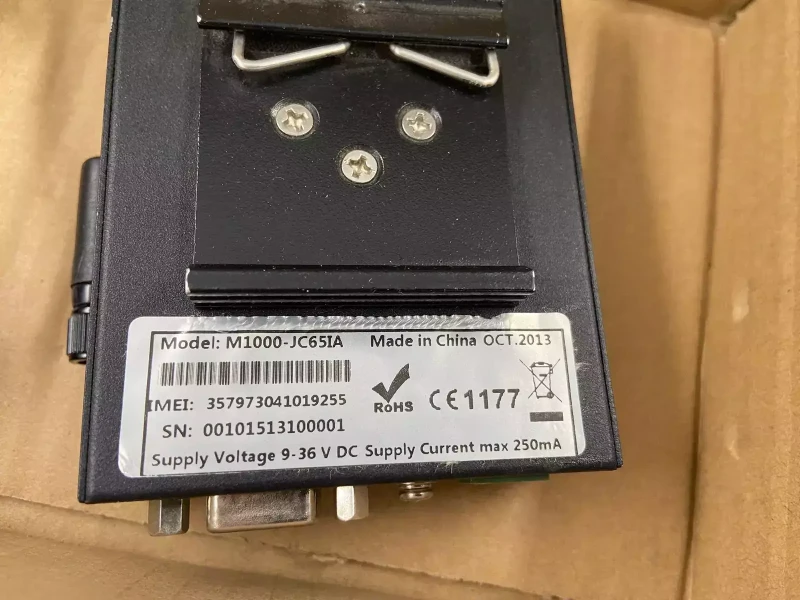 Modem celular Robustel M1000-JC65IA - 2