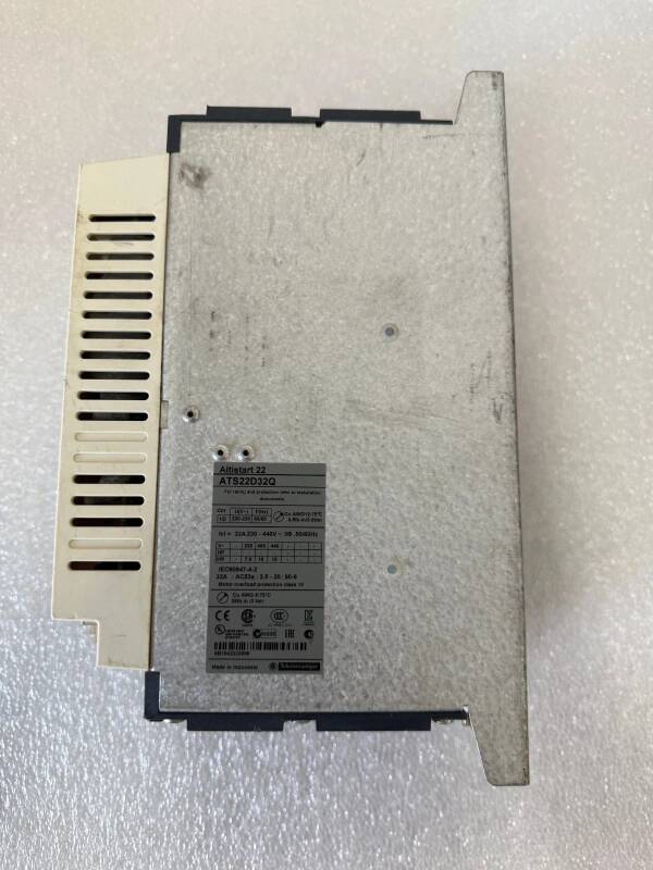 Schneider ATS22D32Q Soft Starter - 3