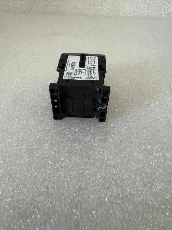 Siemens Sirius Model 3RT2015-1AB01 Contactor - 4