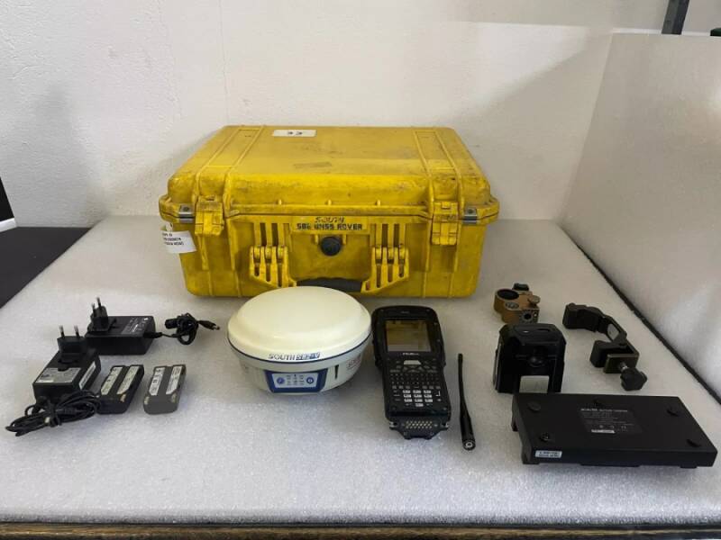 South S82-V GPS GPS GLONASS GALILEO COMPASS 220 - 1