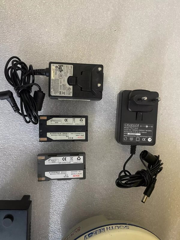 South S82-V GPS GPS GLONASS GALILEO COMPASS 220 - 4