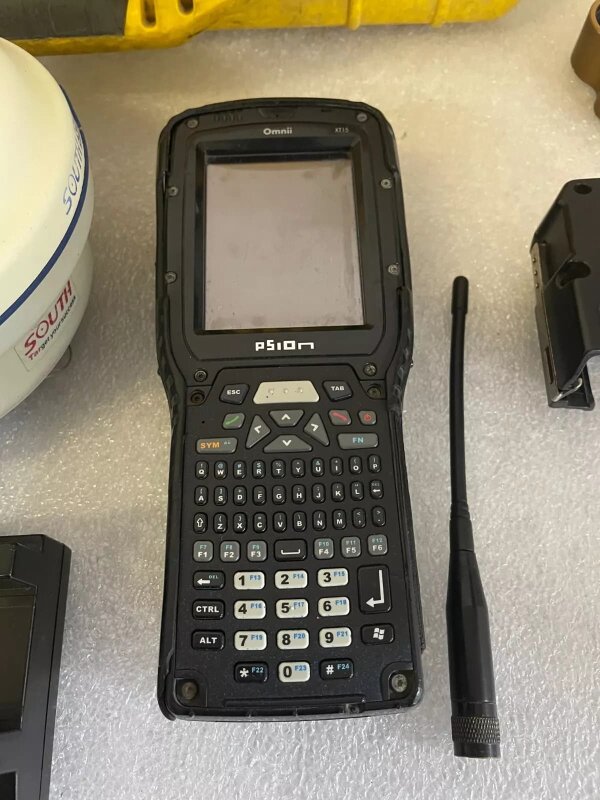 South S82-V GPS GPS GLONASS GALILEO COMPASS 220 - 2