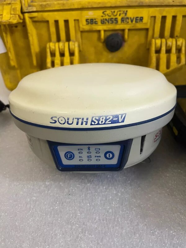 South S82-V GPS GPS GLONASS GALILEO COMPASS 220 - 3