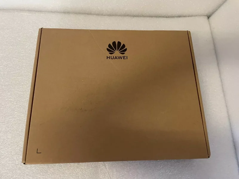 Switch Huawei CloudEngine S5735-L8P4S-A-V2 8×GE PoE+ 4×SFP - 1