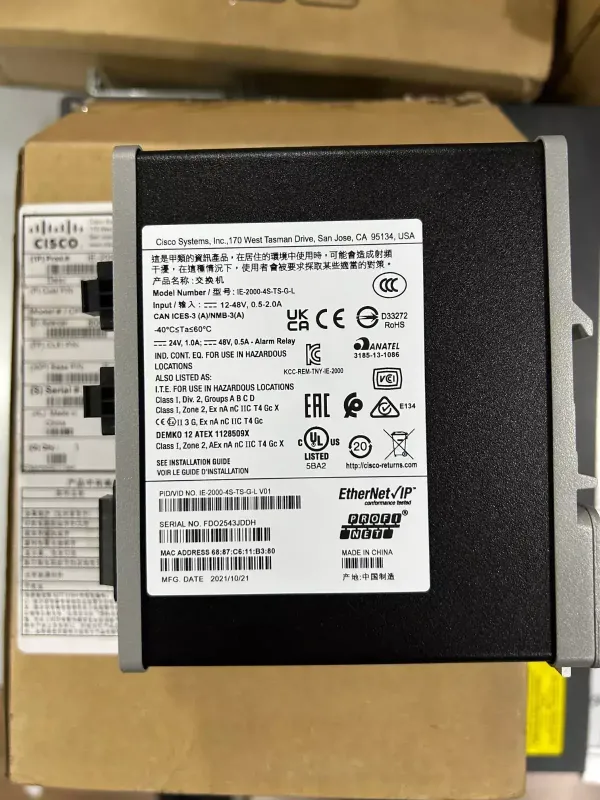 Switch industrial gestionat Cisco IE-2000-4S-TS-G-L - 4