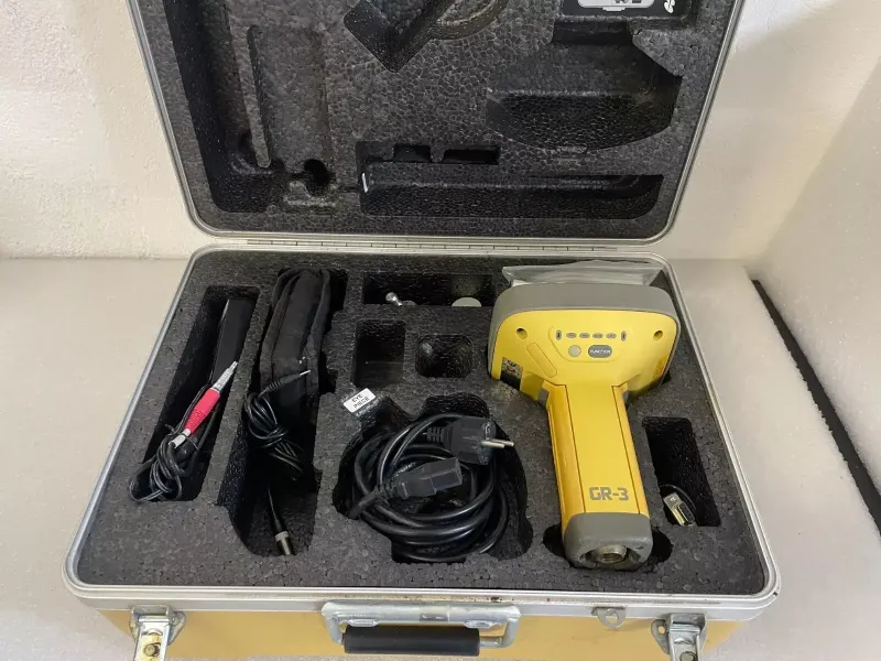 Topcon GR3 Digital UHF GNSS , GPS, GLONASS and GNSS - 9